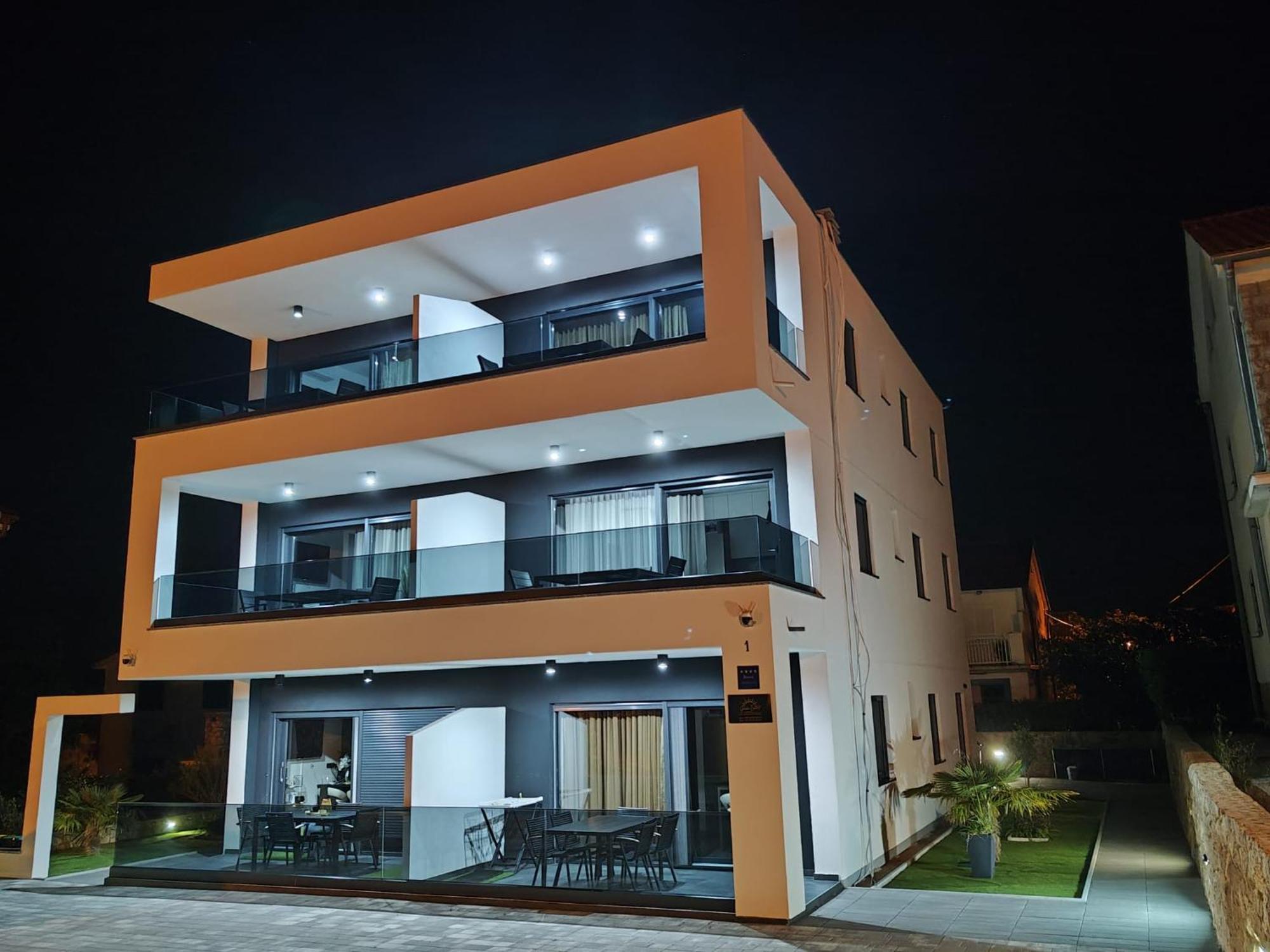Apartment Golden Sunset 2 *